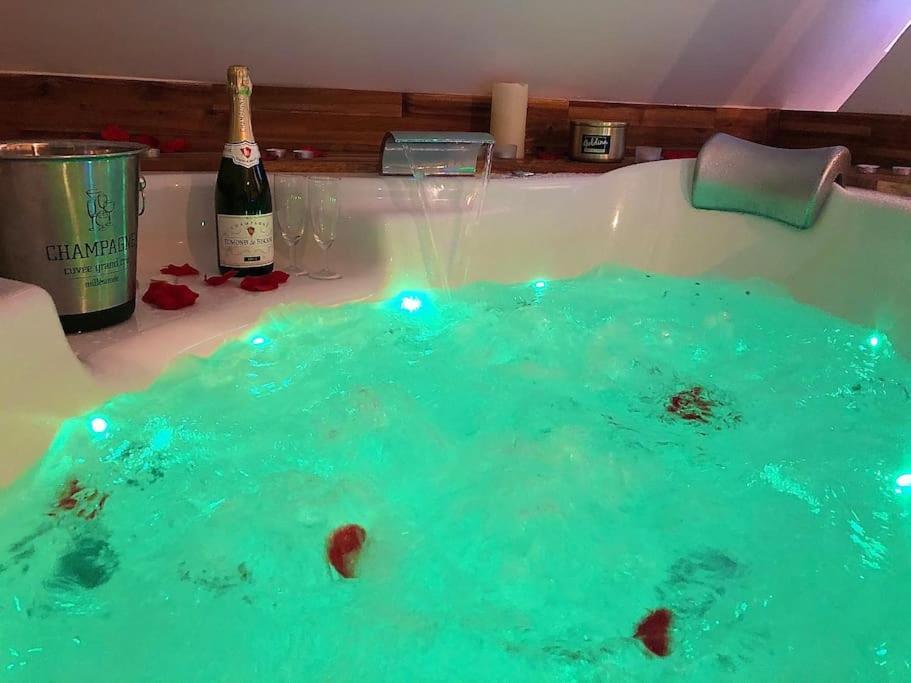Sejour Detente Au Coeur De Macon Spa,Cine,Bouteille Offerte Εξωτερικό φωτογραφία