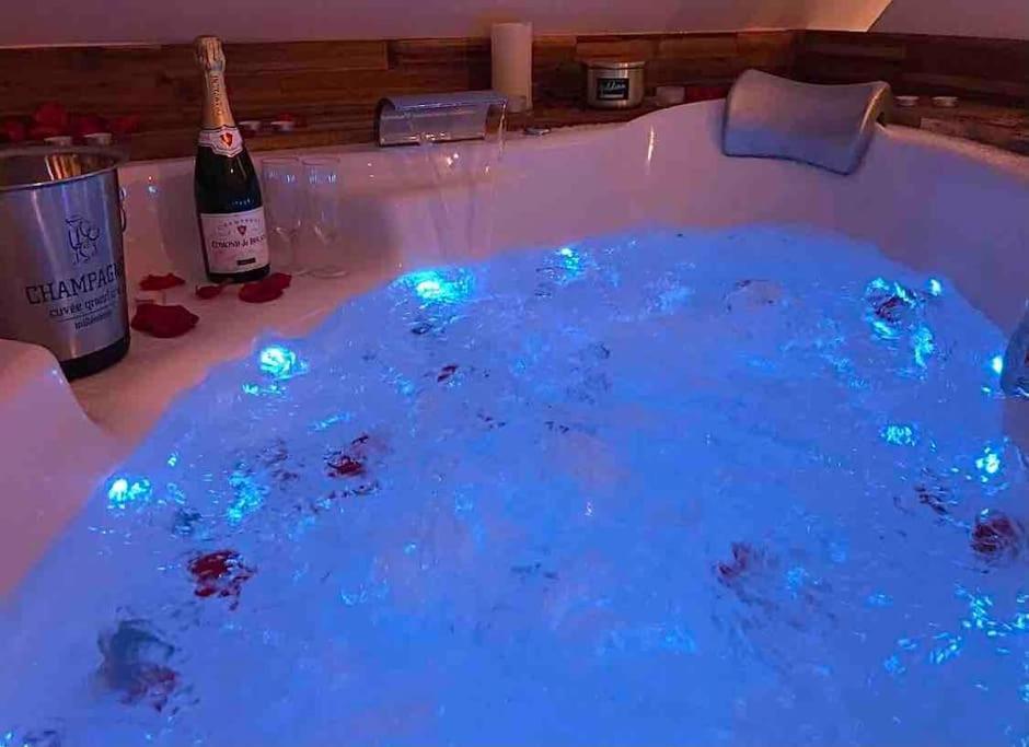 Sejour Detente Au Coeur De Macon Spa,Cine,Bouteille Offerte Εξωτερικό φωτογραφία