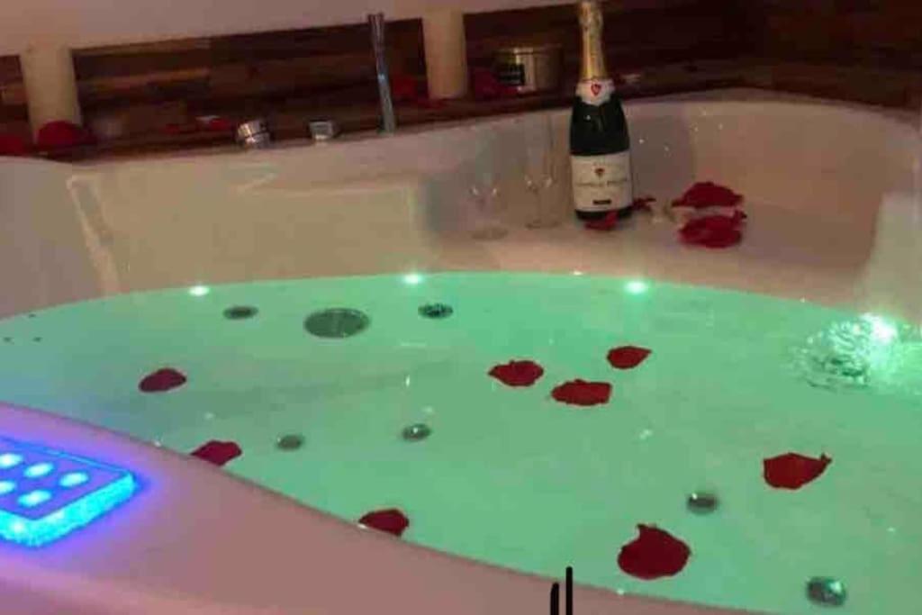 Sejour Detente Au Coeur De Macon Spa,Cine,Bouteille Offerte Εξωτερικό φωτογραφία