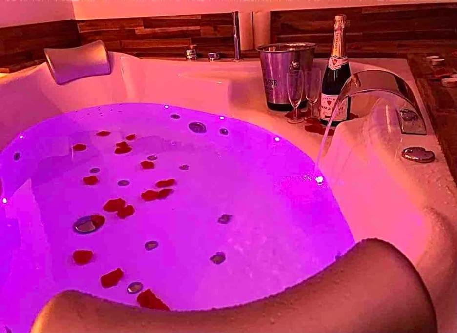 Sejour Detente Au Coeur De Macon Spa,Cine,Bouteille Offerte Εξωτερικό φωτογραφία